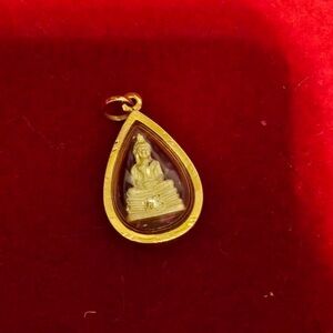 18k gold buddha pendant, Thailand exclusive